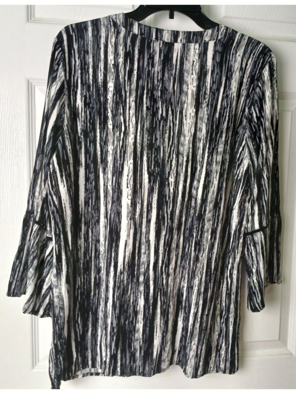 Gloria Vanderbilt Women's Large Nova Flutter Sleeve Blouse Black White #D-37 - Picture 6 of 7